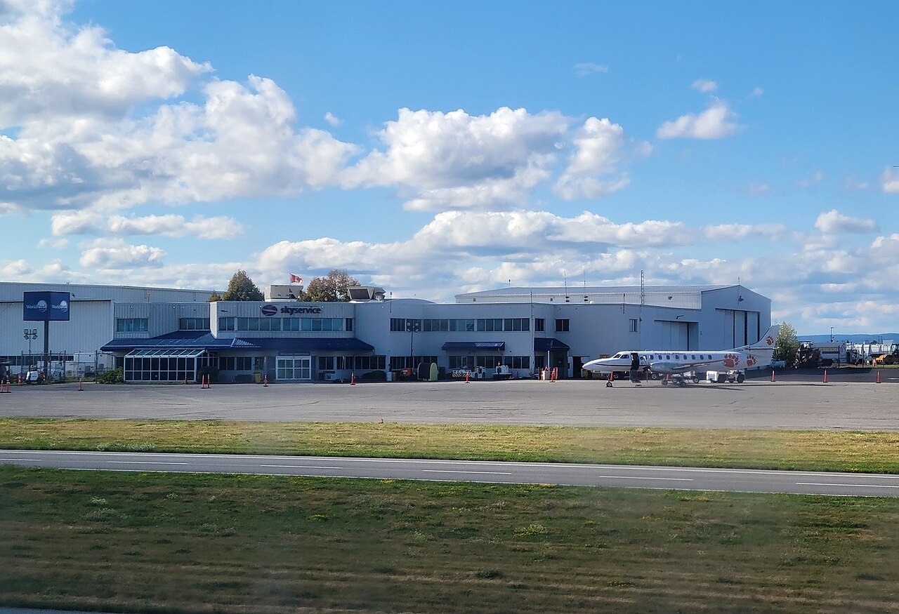 File photo: File photograph of a Fairchild Swearingen Metroliner parked at Ottawa Airport. Illustrative context; not a photograph of the reported event.